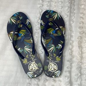 Tory Burch printed flip flops size 8.5 navy blue with gold detail
